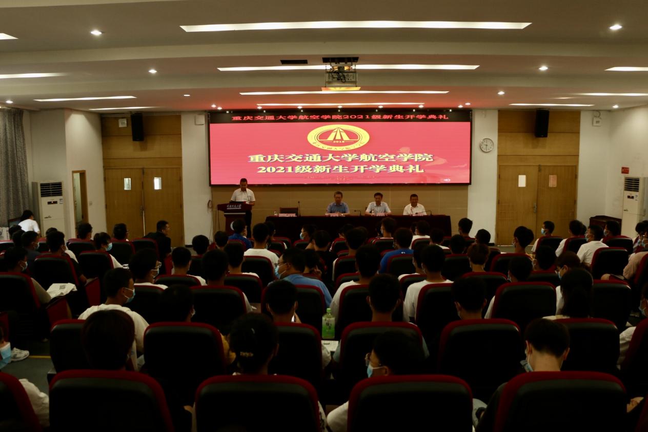 说明: 3044am永利集团2021级新生开学典礼 郭晓彤摄